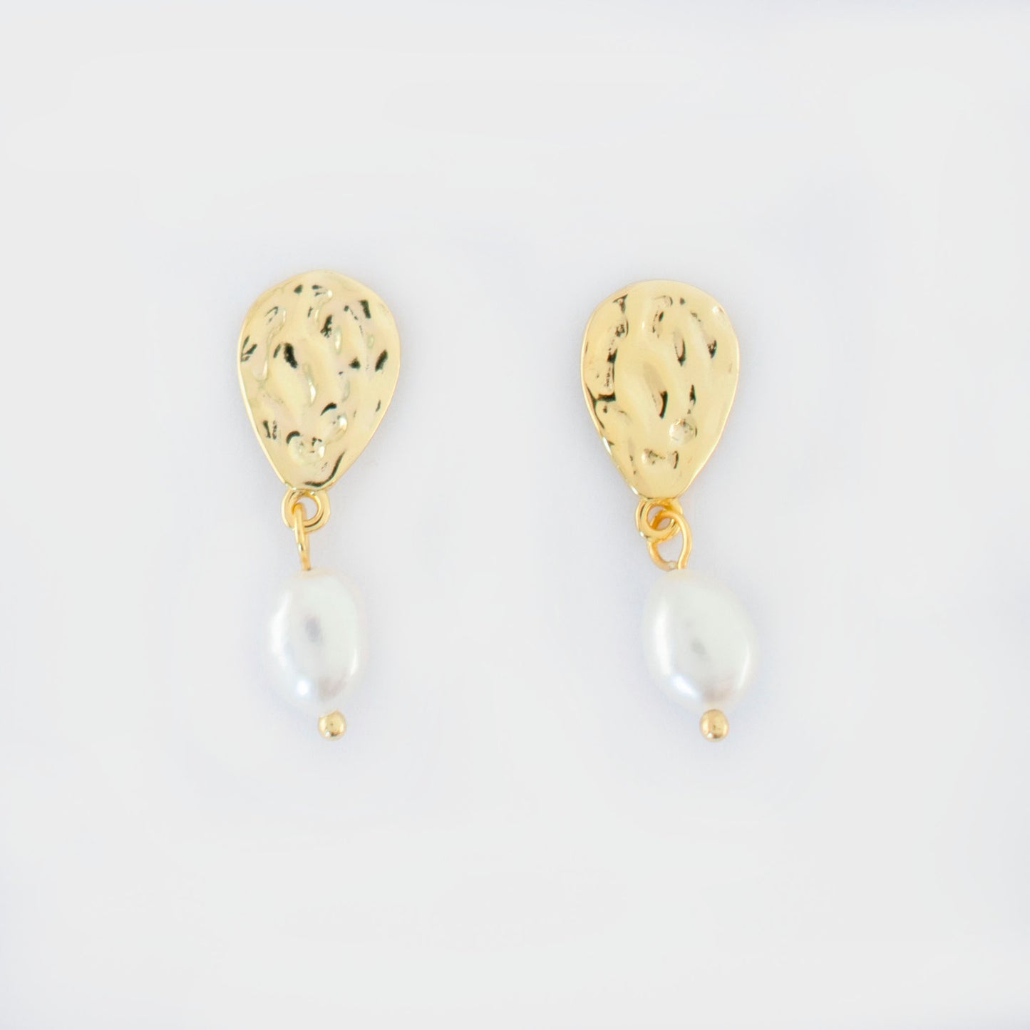 Arista, Hammer Pattern stud drop earrings are combined with natural Keshi pearls.