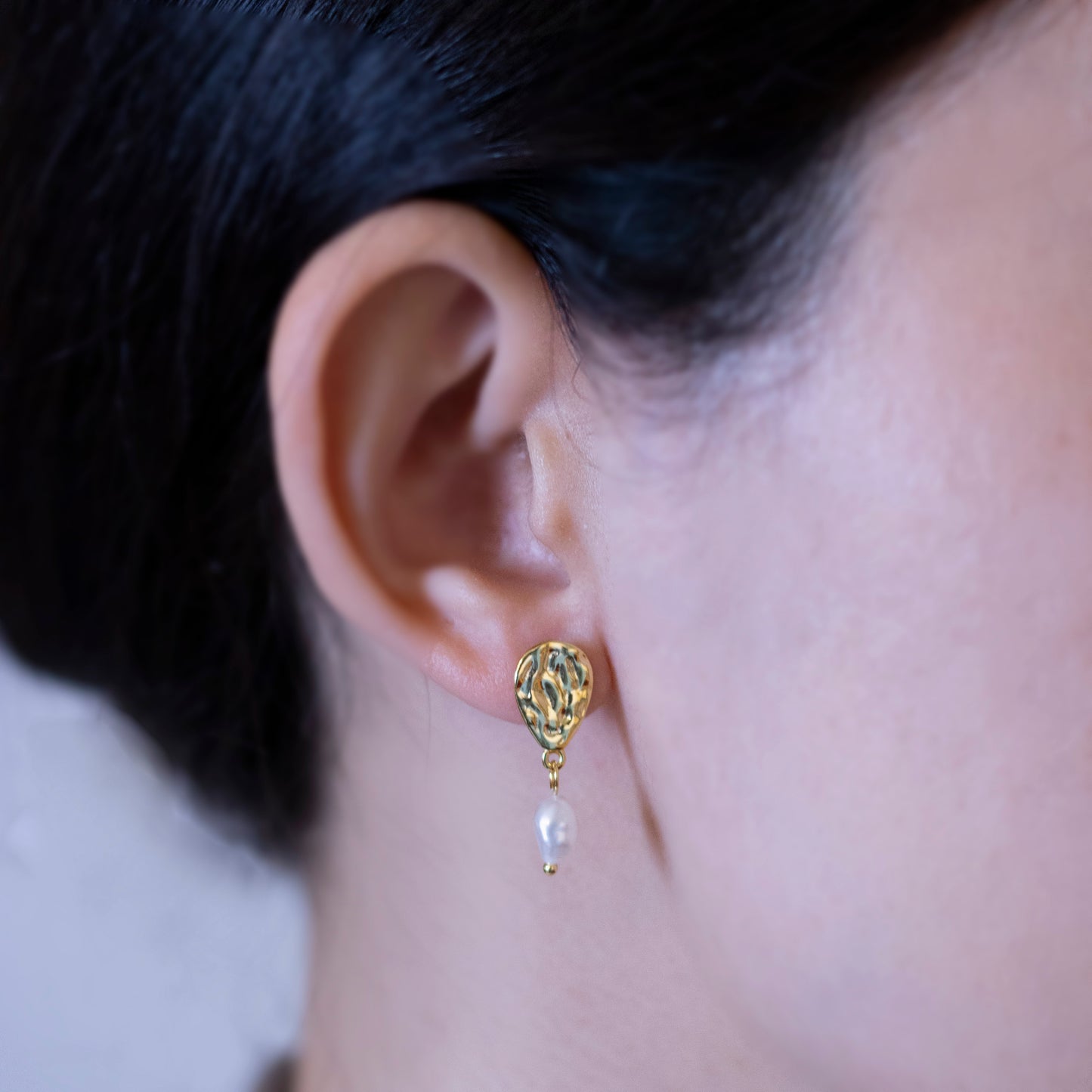 Arista, Hammer Pattern Pearl Stud Drop Earrings