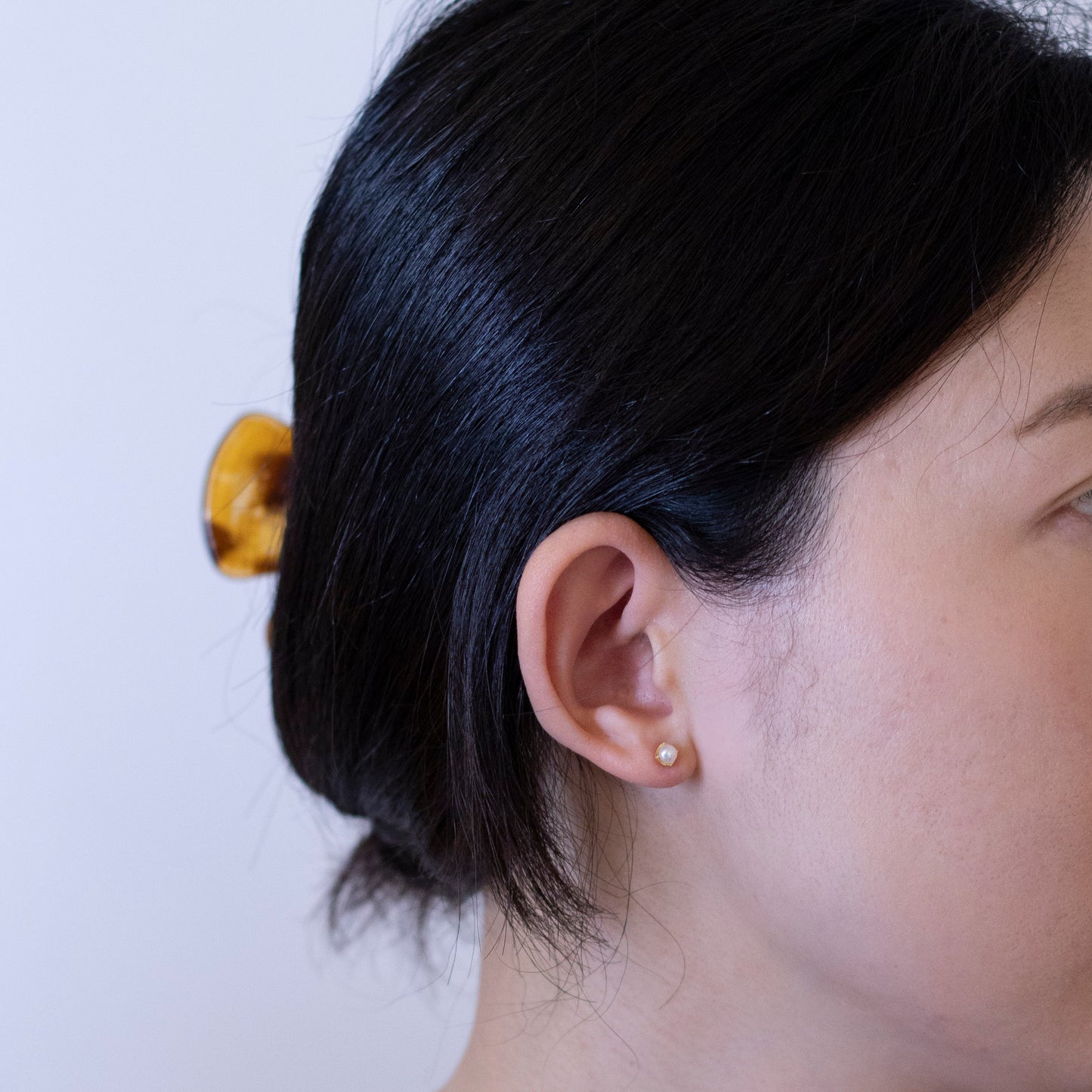 Attina, a mini Pearl and Gold Plated Stud Earrings
