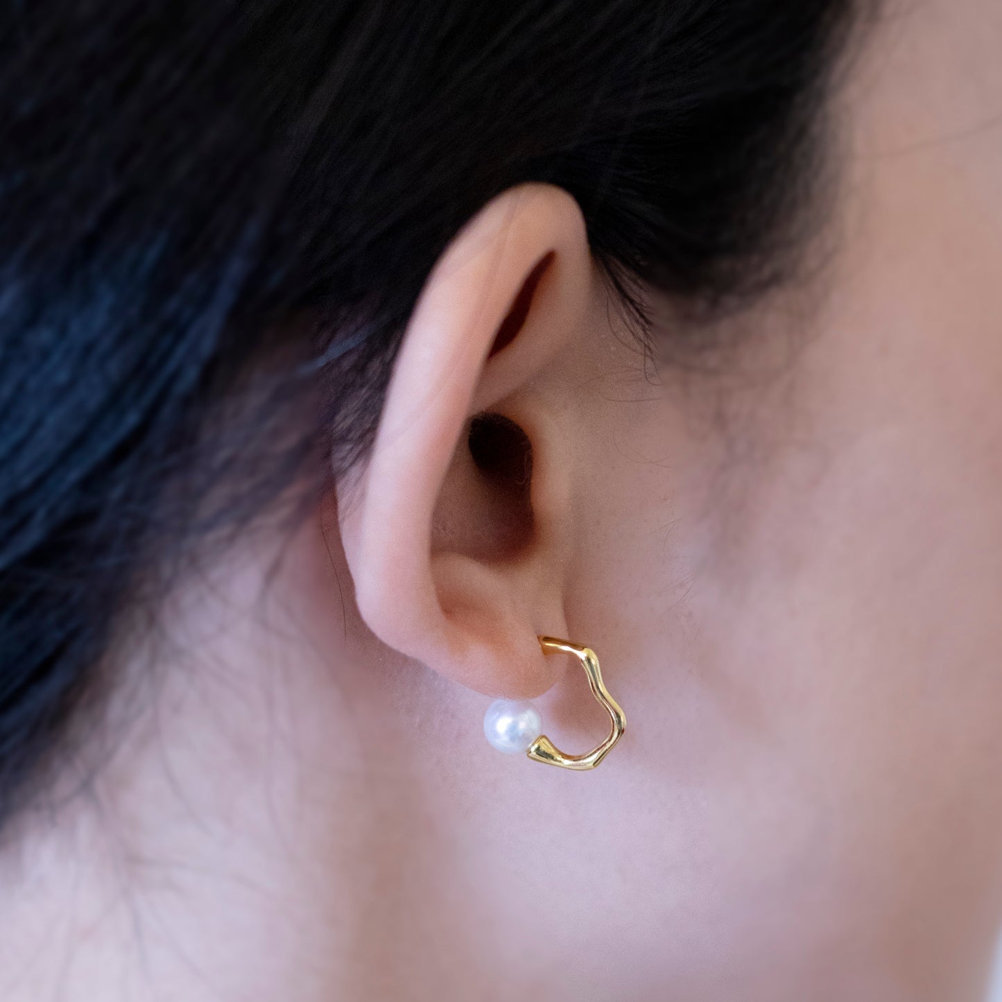 Aquata, Pearl with Gold Stud Earrings