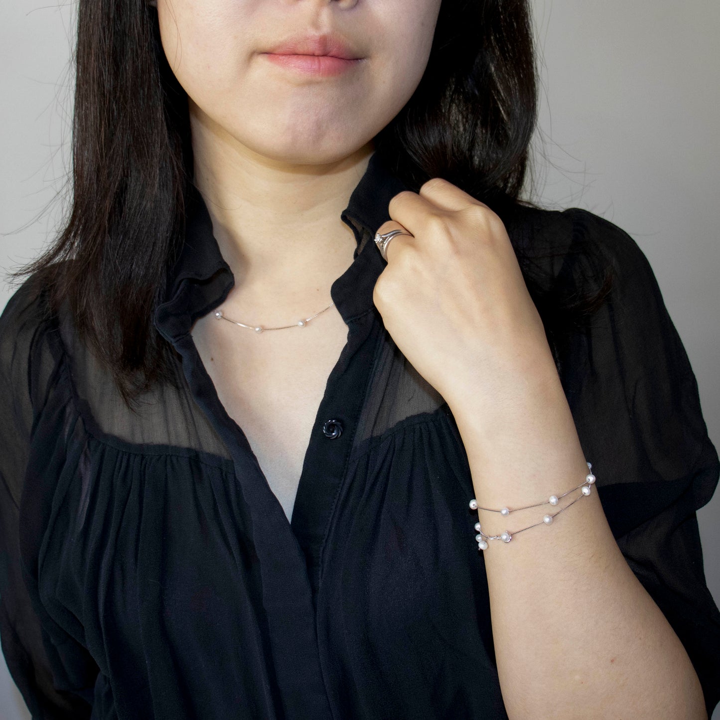 Necklace Etoile is adorned with 19 freshwater pearls, creating a constellation-like arrangement.